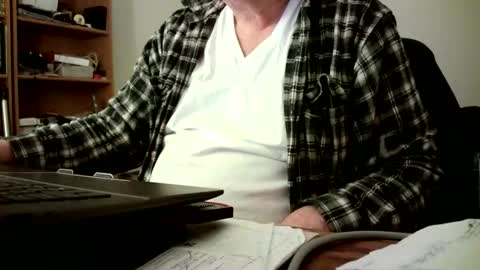 Snapshot of fatbellyitalian3 chatting on December 17, 12:22 pm fatbellyitalian3 online show from December 17, 12:22 pm