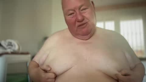 Snapshot of fatslutcutey chatting on December 2, 1:13 pm fatslutcutey online show from December 2, 1:13 pm