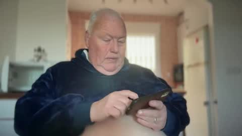 Snapshot of fatslutcutey chatting on December 24, 8:55 am fatslutcutey online show from December 24, 8:55 am