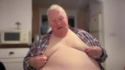 Snapshot of fatslutcutey chatting on December 25, 8:17 pm fatslutcutey online show from December 25, 8:17 pm