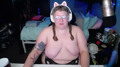 Snapshot of fatveronica chatting on February 16, 11:38 am FatVeronica online show from February 16, 11:38 am