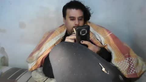 Snapshot of faux_feitico chatting on April 14, 12:05 am Faux Feitico online show from April 14, 12:05 am