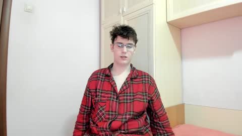 Snapshot of fckmikh chatting on December 25, 6:52 pm Michael online show from December 25, 6:52 pm