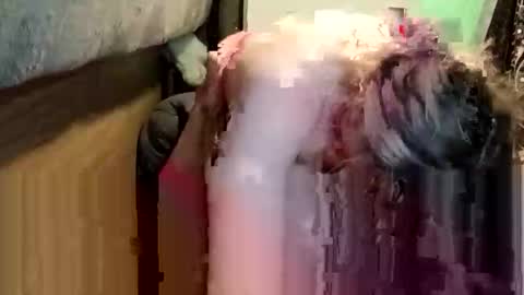 feathersngb32 online show from December 4, 11:46 pm