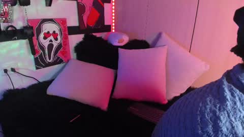 feel_the_touch online show from March 5, 9:59 pm