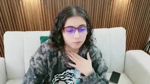 Feelena online show from June 1, 2:30 pm