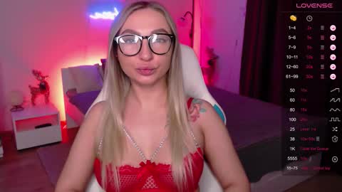 Snapshot of feelxsense chatting on January 7, 7:11 am Miss online show from January 7, 7:11 am