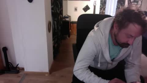 Snapshot of feetkissboy chatting on November 9, 6:33 am feetkissboy online show from November 9, 6:33 am