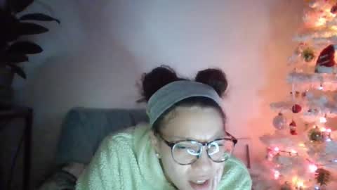 Snapshot of feetnymph chatting on January 13, 5:33 am Soley online show from January 13, 5:33 am