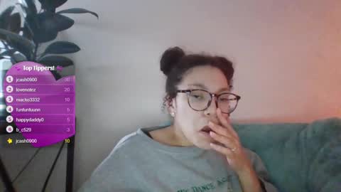 Snapshot of feetnymph chatting on January 14, 5:40 am Soley online show from January 14, 5:40 am