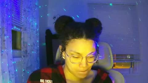 Snapshot of feetnymph chatting on January 19, 11:00 pm Soley online show from January 19, 11:00 pm