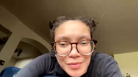 Snapshot of feetnymph chatting on February 3, 7:52 pm Soley online show from February 3, 7:52 pm