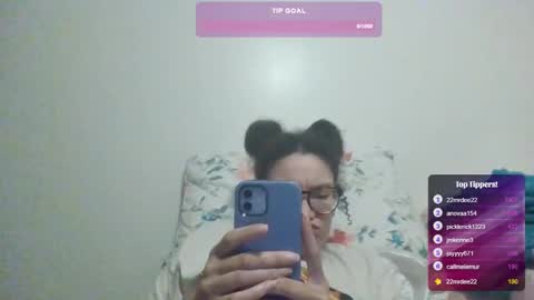 Snapshot of feetnymph chatting on February 27, 2:21 am Soley online show from February 27, 2:21 am