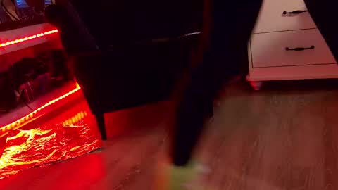 FeetVibe online show from November 11, 12:05 pm