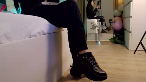 FeetVibe online show from December 5, 8:23 am