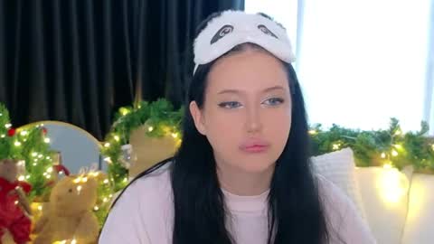 Felicia Herceg online show from December 13, 11:32 pm