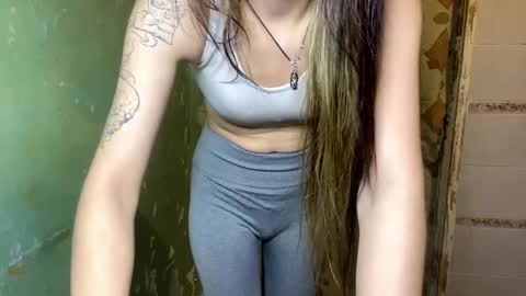 Lola online show from April 20, 9:05 pm