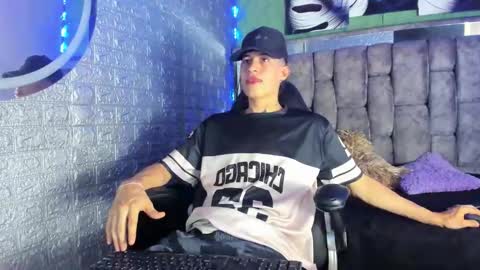 Snapshot of felipe_fiire chatting on May 25, 8:15 pm felipe fiire online show from May 25, 8:15 pm