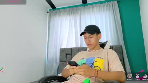 Snapshot of felipehotgonzalez chatting on November 24, 1:00 pm felipehotgonzalez online show from November 24, 1:00 pm