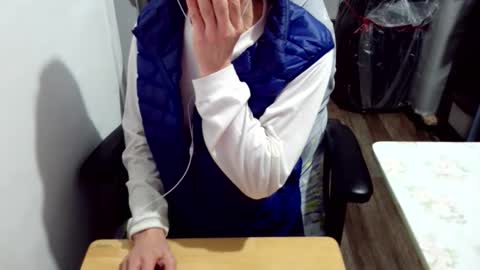 Snapshot of felixlau chatting on December 4, 7:00 pm felixlau online show from December 4, 7:00 pm