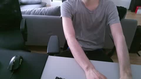 Snapshot of felixsagg chatting on June 14, 8:49 am felixsagg online show from June 14, 8:49 am