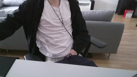 Snapshot of felixsagg chatting on June 15, 9:22 am felixsagg online show from June 15, 9:22 am