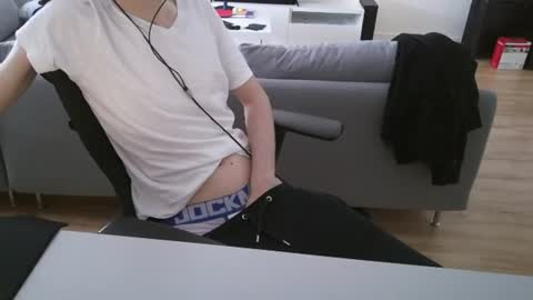 Snapshot of felixsagg chatting on June 18, 9:14 am felixsagg online show from June 18, 9:14 am