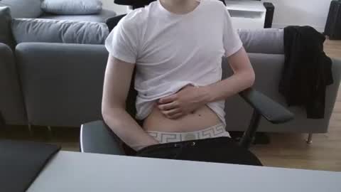Snapshot of felixsagg chatting on June 21, 10:07 am felixsagg online show from June 21, 10:07 am