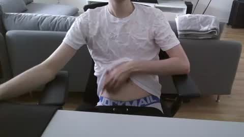 Snapshot of felixsagg chatting on June 24, 12:48 pm felixsagg online show from June 24, 12:48 pm