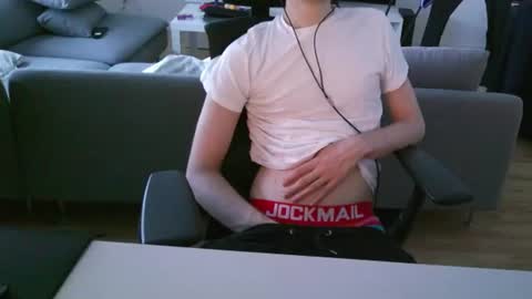 Snapshot of felixsagg chatting on June 27, 4:34 pm felixsagg online show from June 27, 4:34 pm
