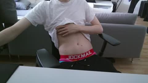 Snapshot of felixsagg chatting on June 28, 9:15 am felixsagg online show from June 28, 9:15 am