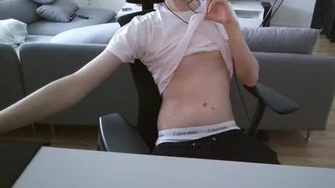 Snapshot of felixsagg chatting on June 29, 9:15 am felixsagg online show from June 29, 9:15 am