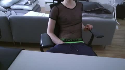 Snapshot of felixsagg chatting on July 2, 3:40 pm felixsagg online show from July 2, 3:40 pm