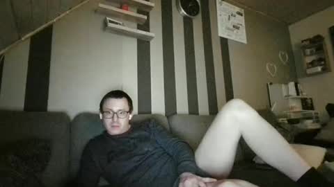 Snapshot of femalefeetlover689517 chatting on May 2, 12:04 am femalefeetlover689517 online show from May 2, 12:04 am