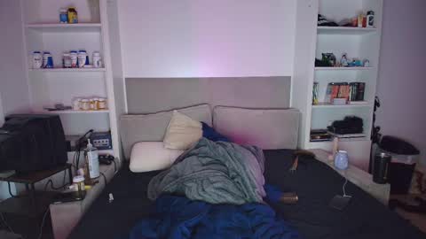 femboyflowers online show from May 18, 1:24 am