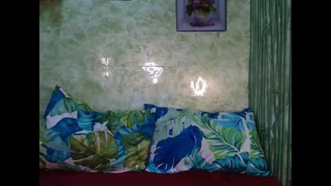 Snapshot of feminine_tsx chatting on December 9, 12:40 pm feminine_tsx online show from December 9, 12:40 pm