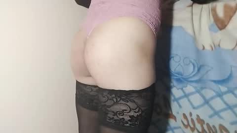 femlind online show from November 17, 5:02 am