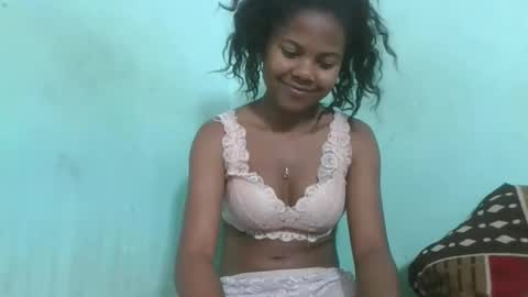 Snapshot of fenou122745 chatting on October 20, 9:21 am fenou122745 online show from October 20, 9:21 am