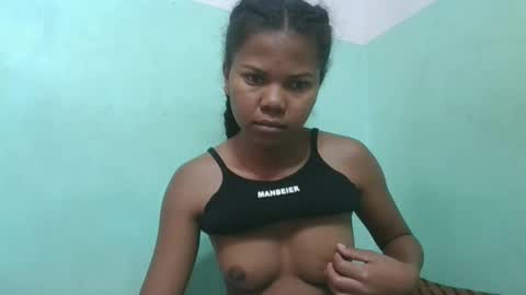 Snapshot of fenou122745 chatting on December 3, 5:37 am fenou122745 online show from December 3, 5:37 am