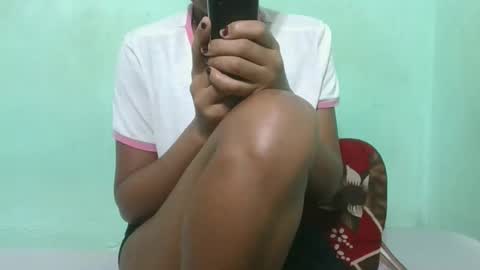 Snapshot of fenou122745 chatting on December 22, 5:15 am fenou122745 online show from December 22, 5:15 am