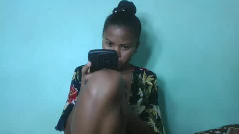 Snapshot of fenou122745 chatting on February 6, 6:33 pm fenou122745 online show from February 6, 6:33 pm