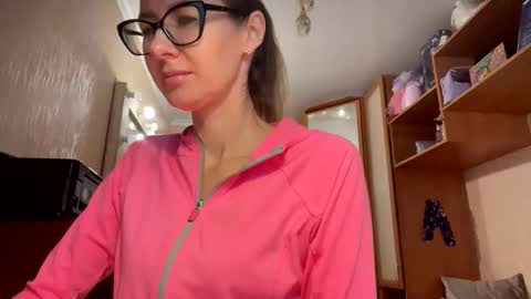 feraliss online show from November 23, 9:20 am