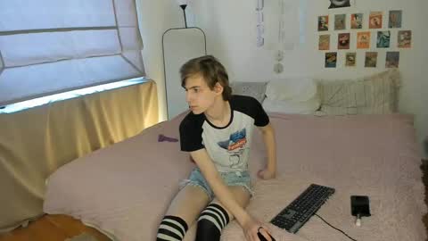 Snapshot of feralsyntax chatting on March 30, 12:06 pm feralsyntax online show from March 30, 12:06 pm