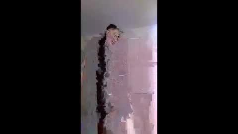 Snapshot of ferboyx chatting on April 4, 2:10 am ferboyx online show from April 4, 2:10 am