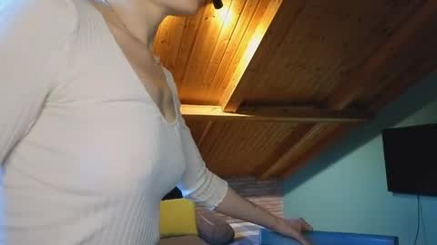 Leya online show from May 17, 3:52 pm