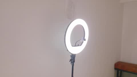 FERNANDA BROWN  online show from February 15, 12:36 pm