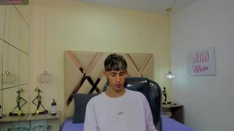 FER PHOENIX online show from October 31, 3:18 am