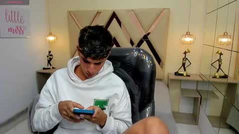 FER PHOENIX online show from February 6, 3:44 am