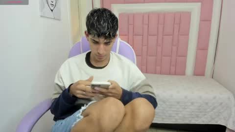 FER PHOENIX online show from April 15, 3:35 am