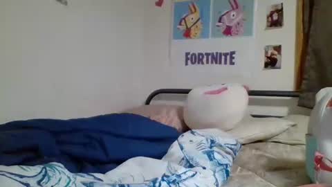 Snapshot of fetishfranzy69 chatting on September 16, 12:11 am gummybear101 online show from September 16, 12:11 am